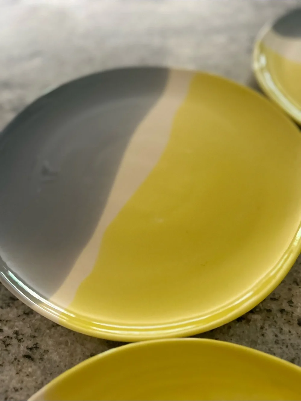 Myro by CRATE & BARREL Citron, Gray & Cream Striped, Coupe smooth‎ plate set 5